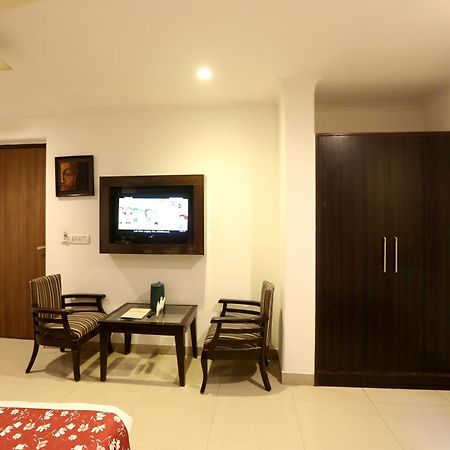Airport Hotel Chanakya Delhi ニューデリー エクステリア 写真