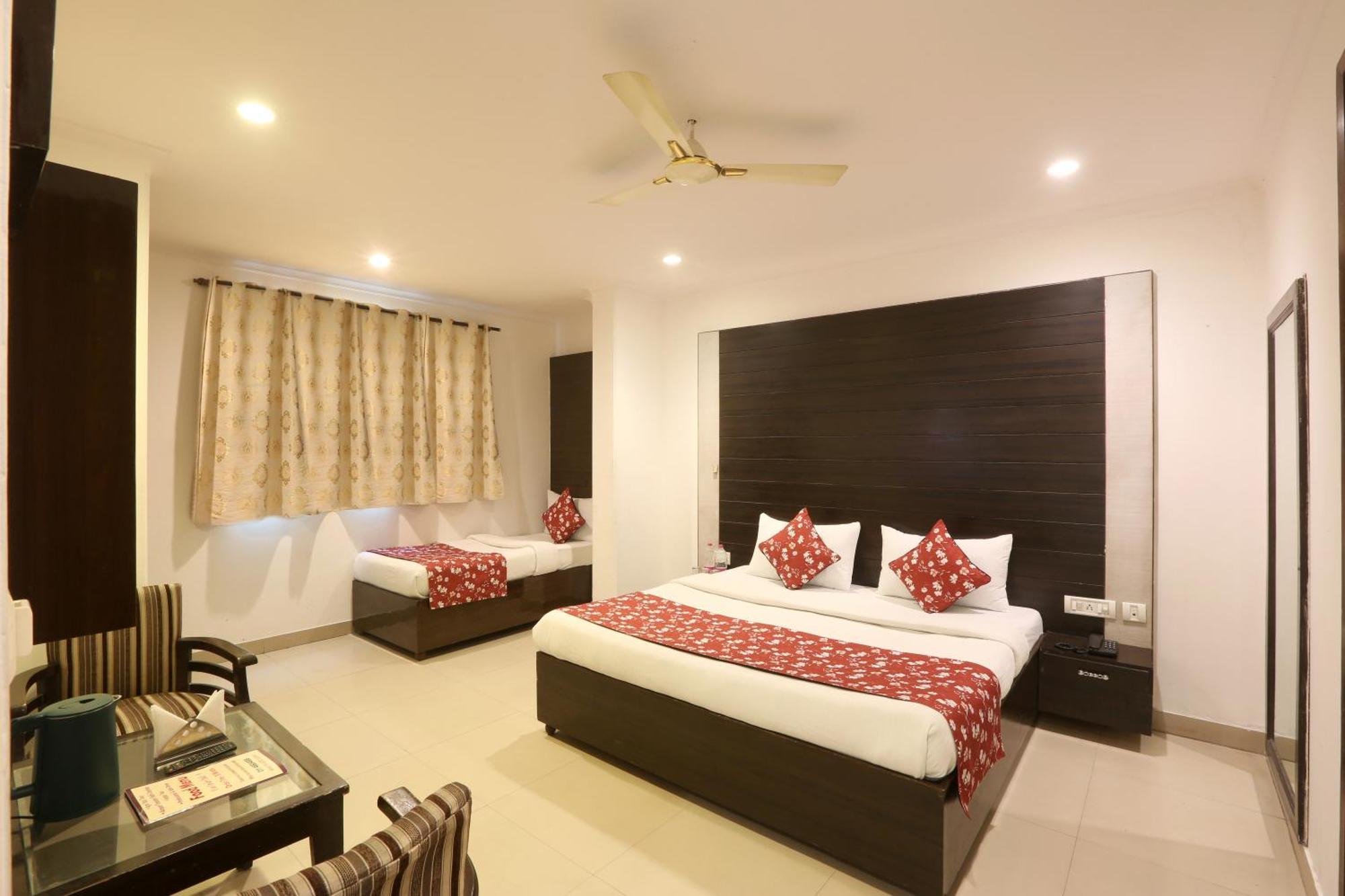 Airport Hotel Chanakya Delhi ニューデリー エクステリア 写真