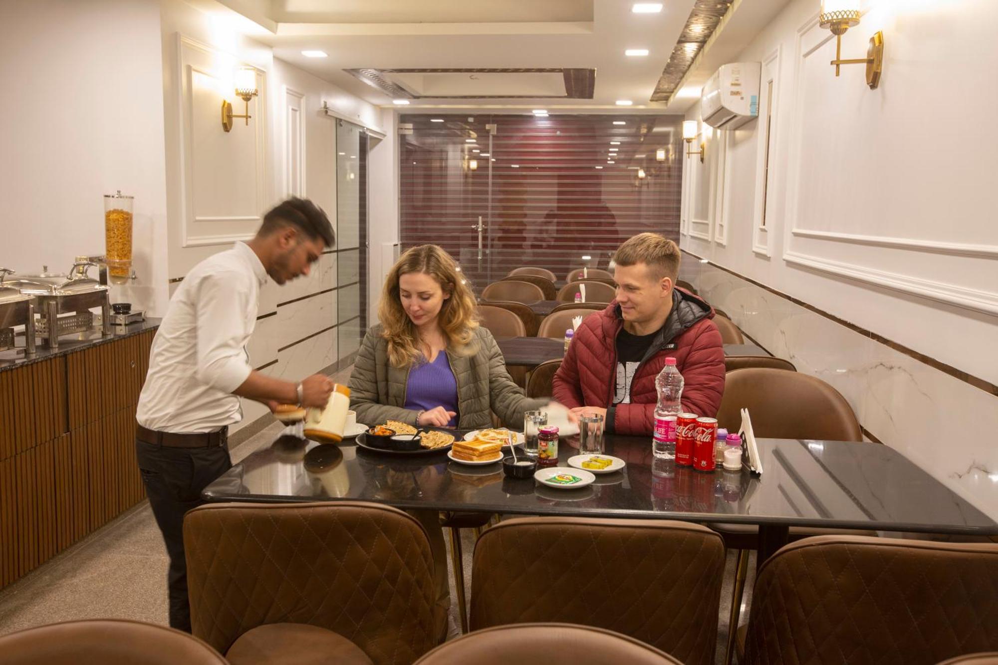 Airport Hotel Chanakya Delhi ニューデリー エクステリア 写真