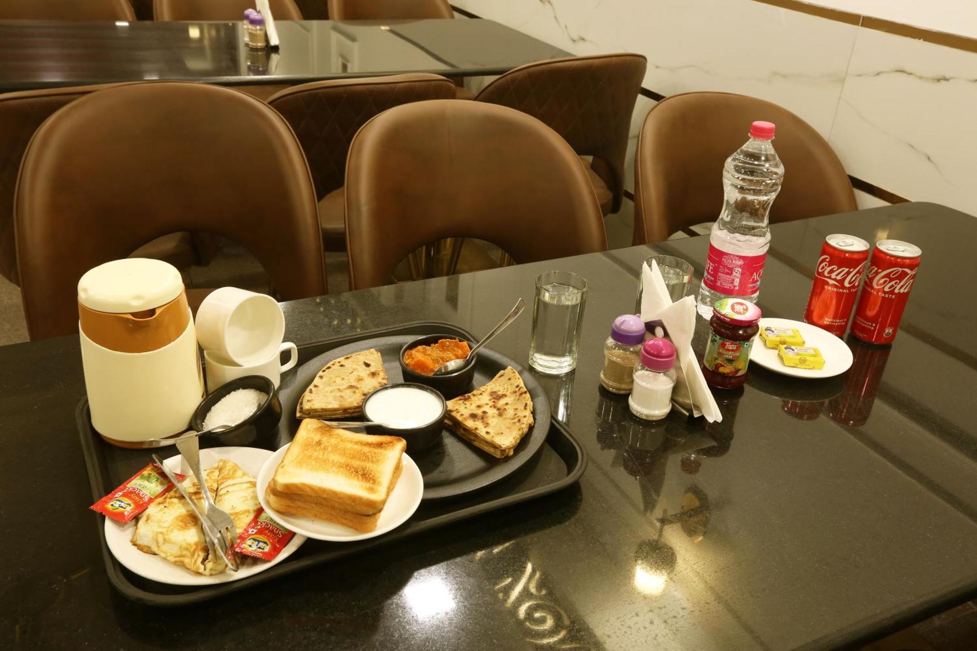 Airport Hotel Chanakya Delhi ニューデリー エクステリア 写真