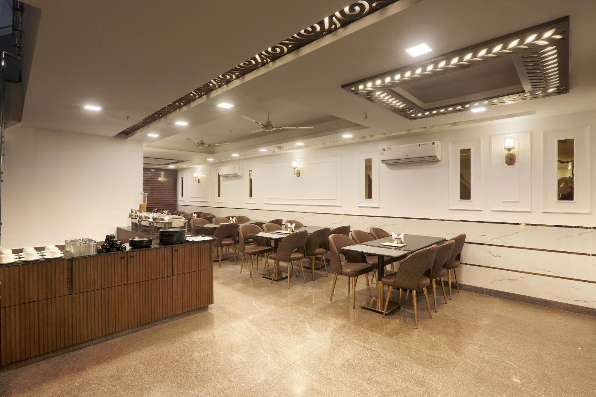 Airport Hotel Chanakya Delhi ニューデリー エクステリア 写真