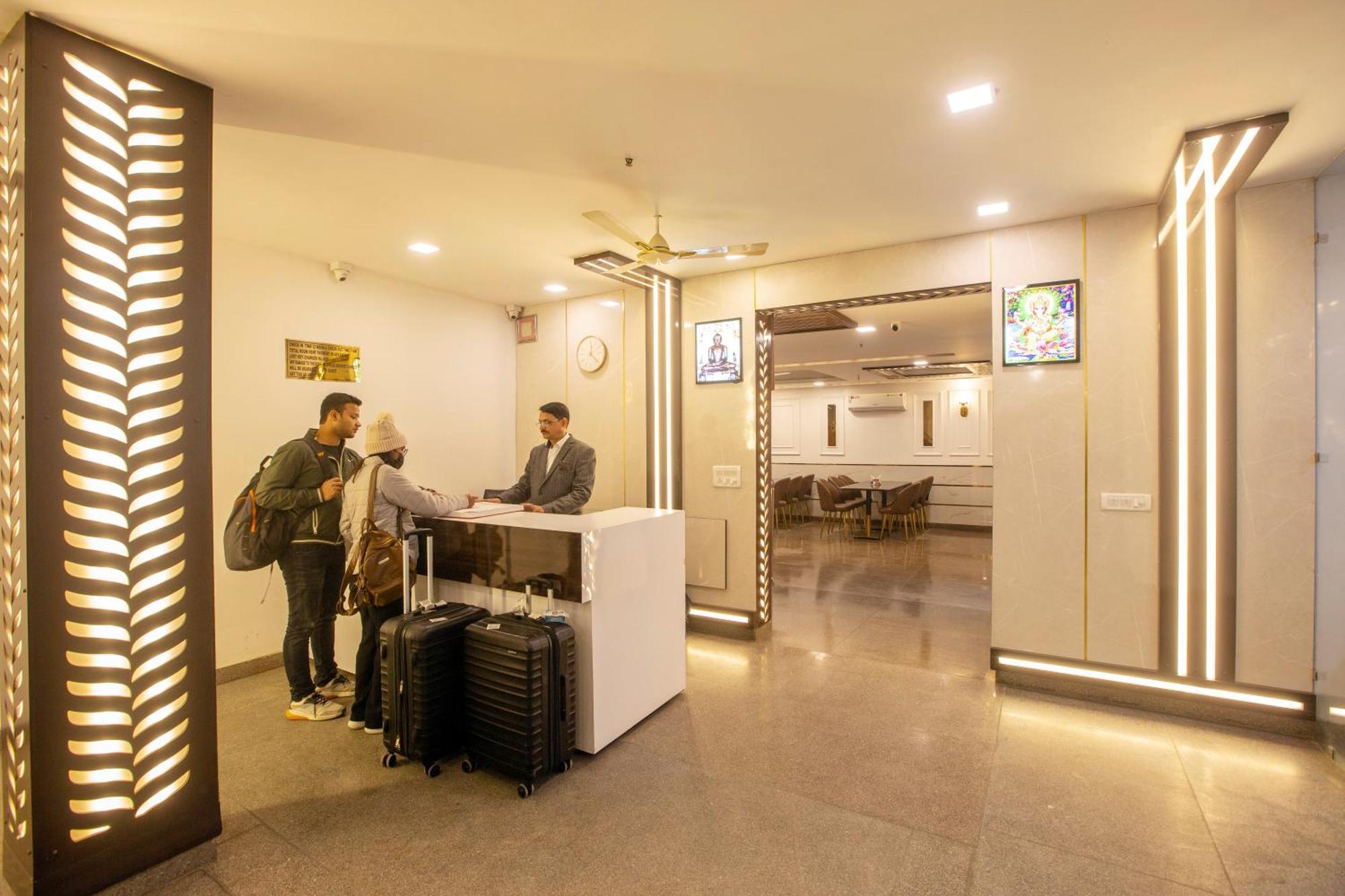 Airport Hotel Chanakya Delhi ニューデリー エクステリア 写真