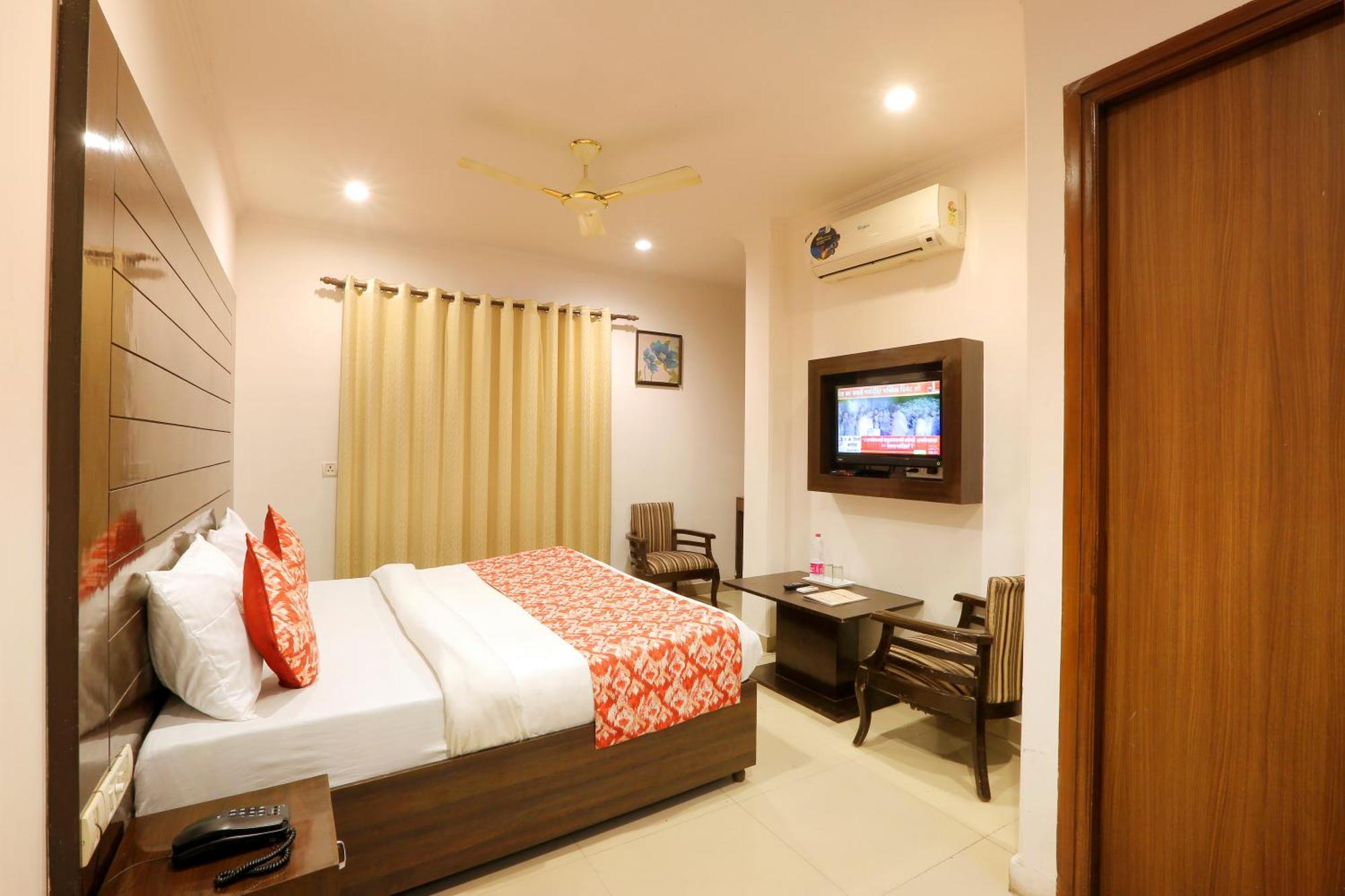 Airport Hotel Chanakya Delhi ニューデリー エクステリア 写真